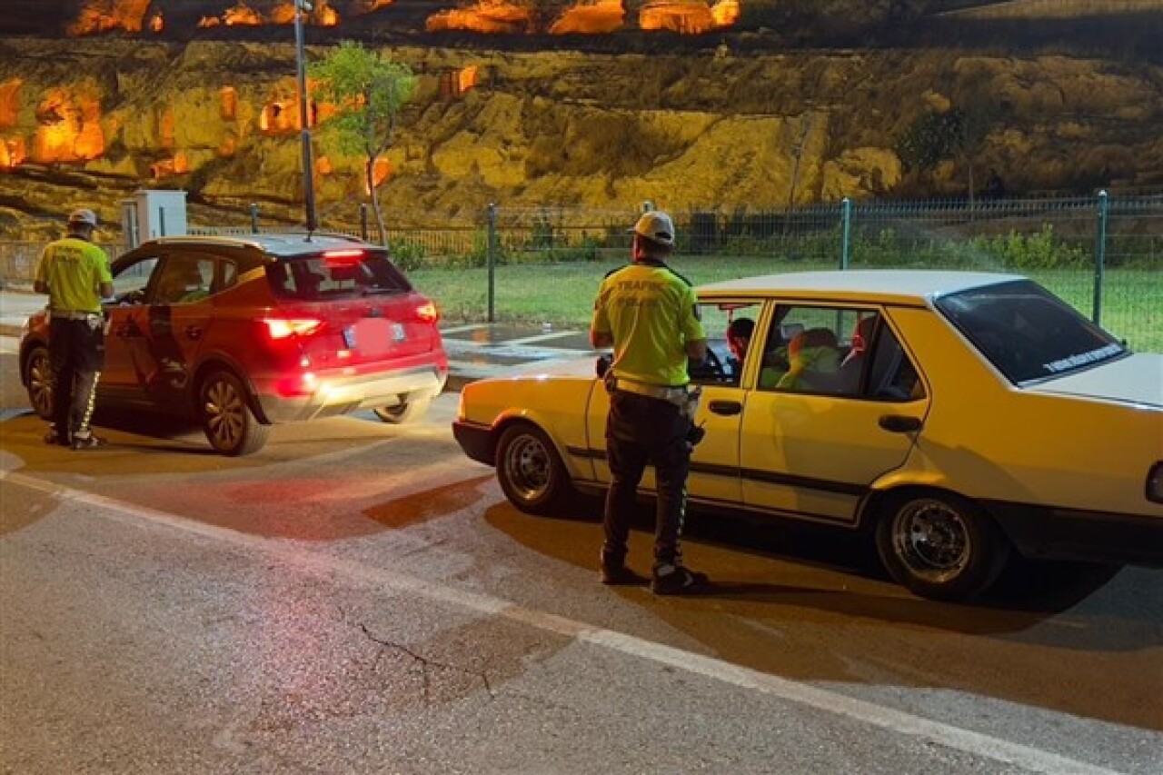 Şanlıurfa'daki trafik denetimlerinde 36 sürücüye cezai işlem uygulandı