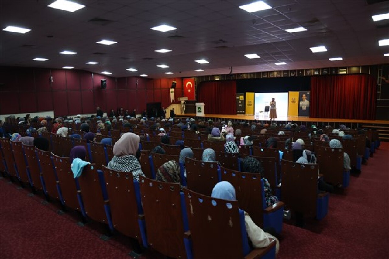 Konya Büyükşehir Belediyesi'nin Şehir Konferansları devam ediyor