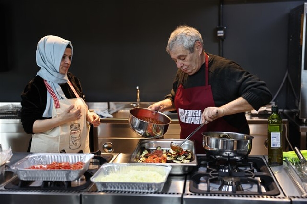 Nilüfer Belediyesi'nin Pancar Deposu'nda fikir paylaşım toplantıları devam ediyor