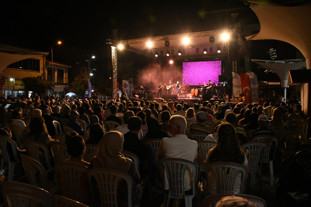 MOD10 Gençlik Orkestrası, Sındırgı'da konser verdi