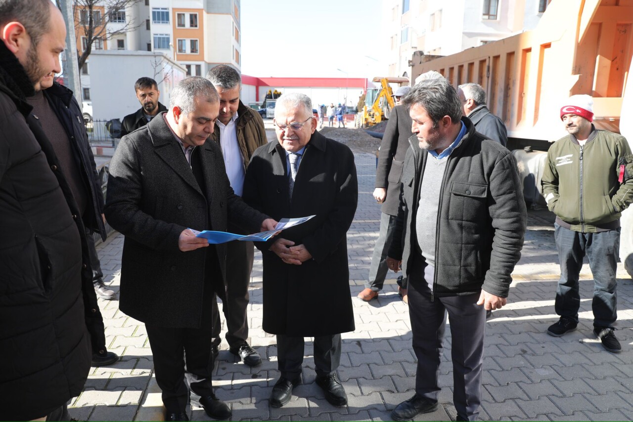 Başkan Büyükkılıç, Şeker Mahallesi'ndeki altyapı çalışmalarını inceledi