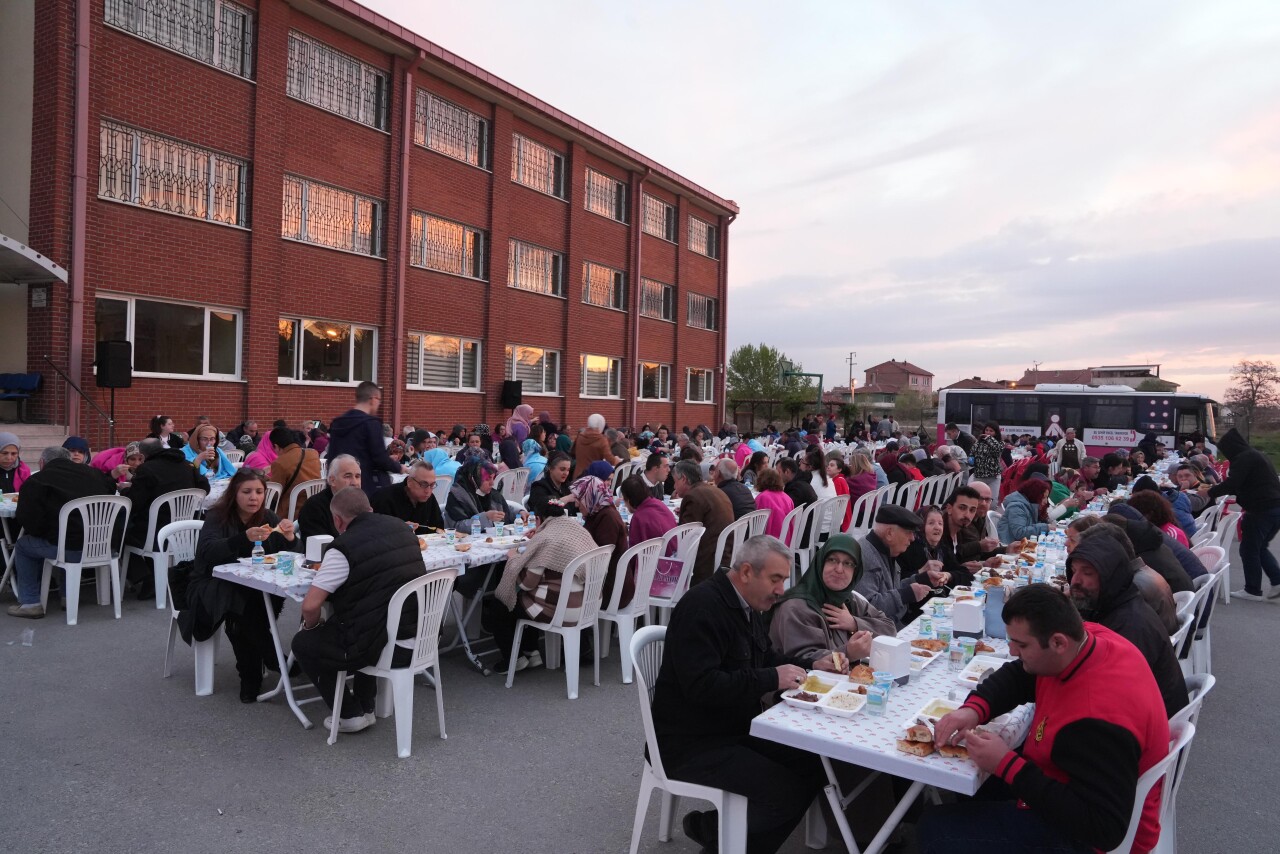 Eskişehirli özel bireyler iftar davetinde buluştu