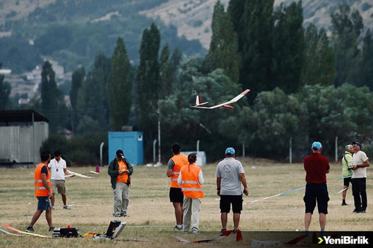 Eskişehir'de "F3L Open International Cup 2 metre Planör Yarışması" yapıldı