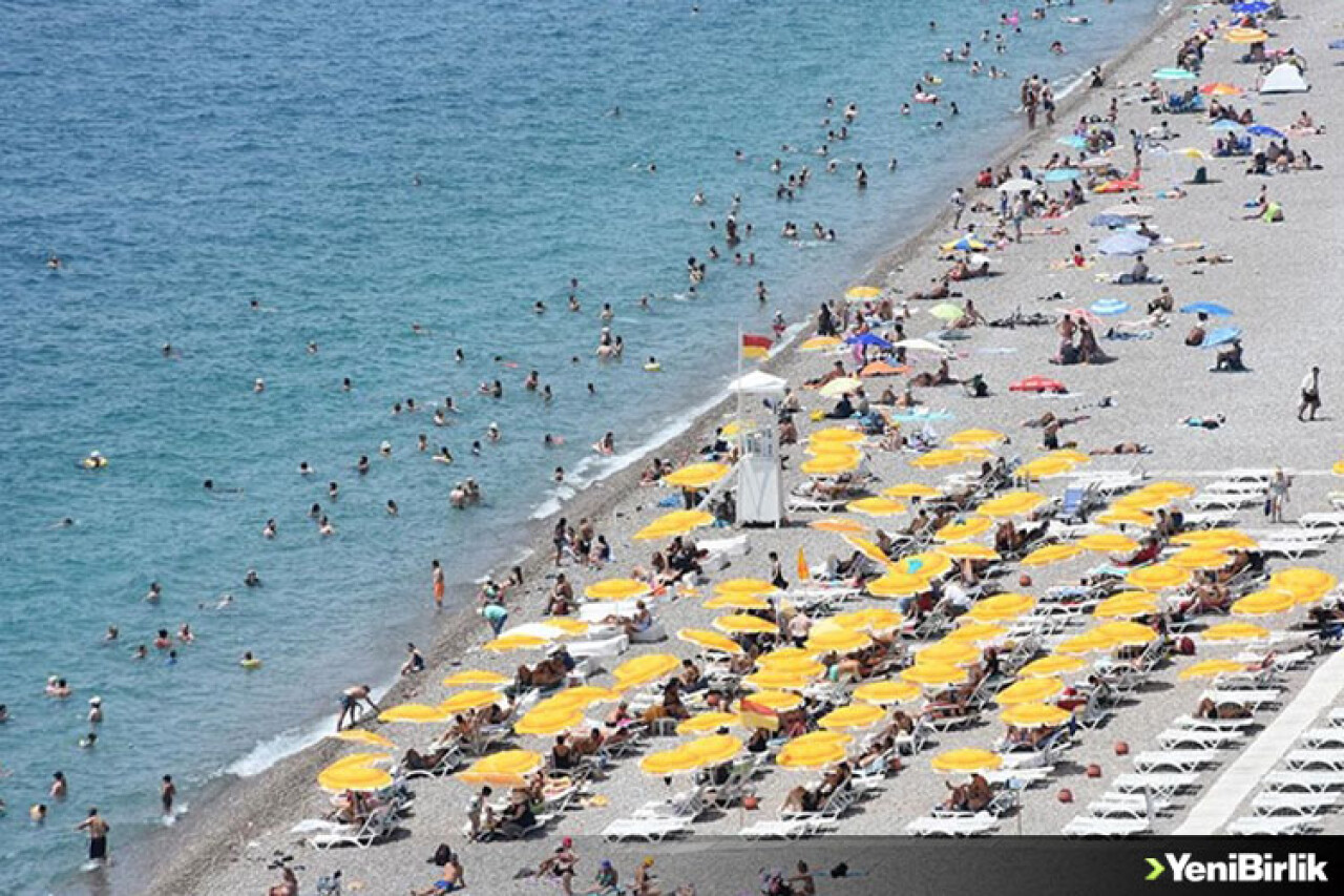 Antalya sahillerinde yoğunluk yaşandı