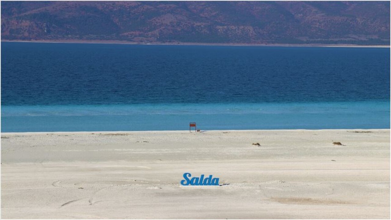 Salda Gölü koronavirüs önlemleri kapsamında ziyarete kapatıldı