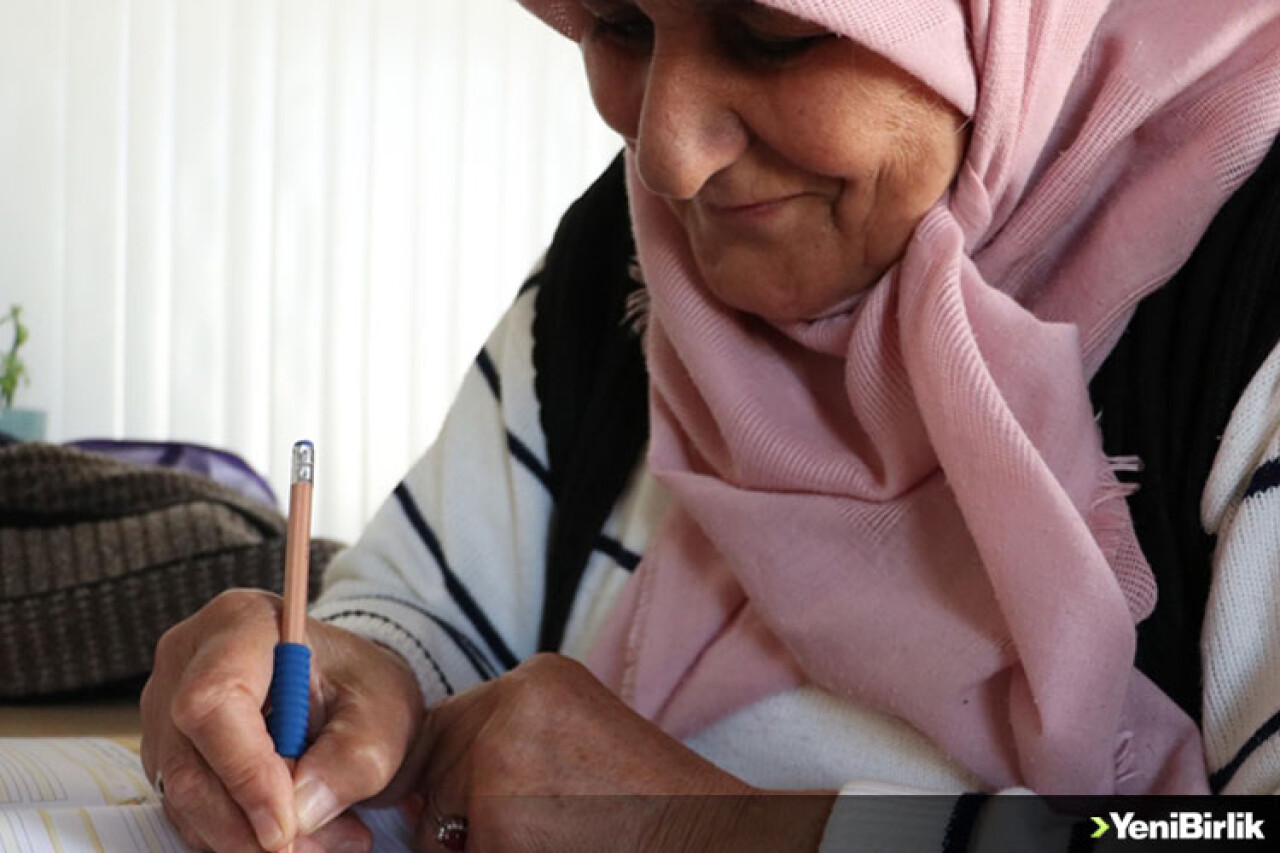 Enkazdan çıkarılan yaşlı kadın konteyner kentte okuma yazma öğrendi