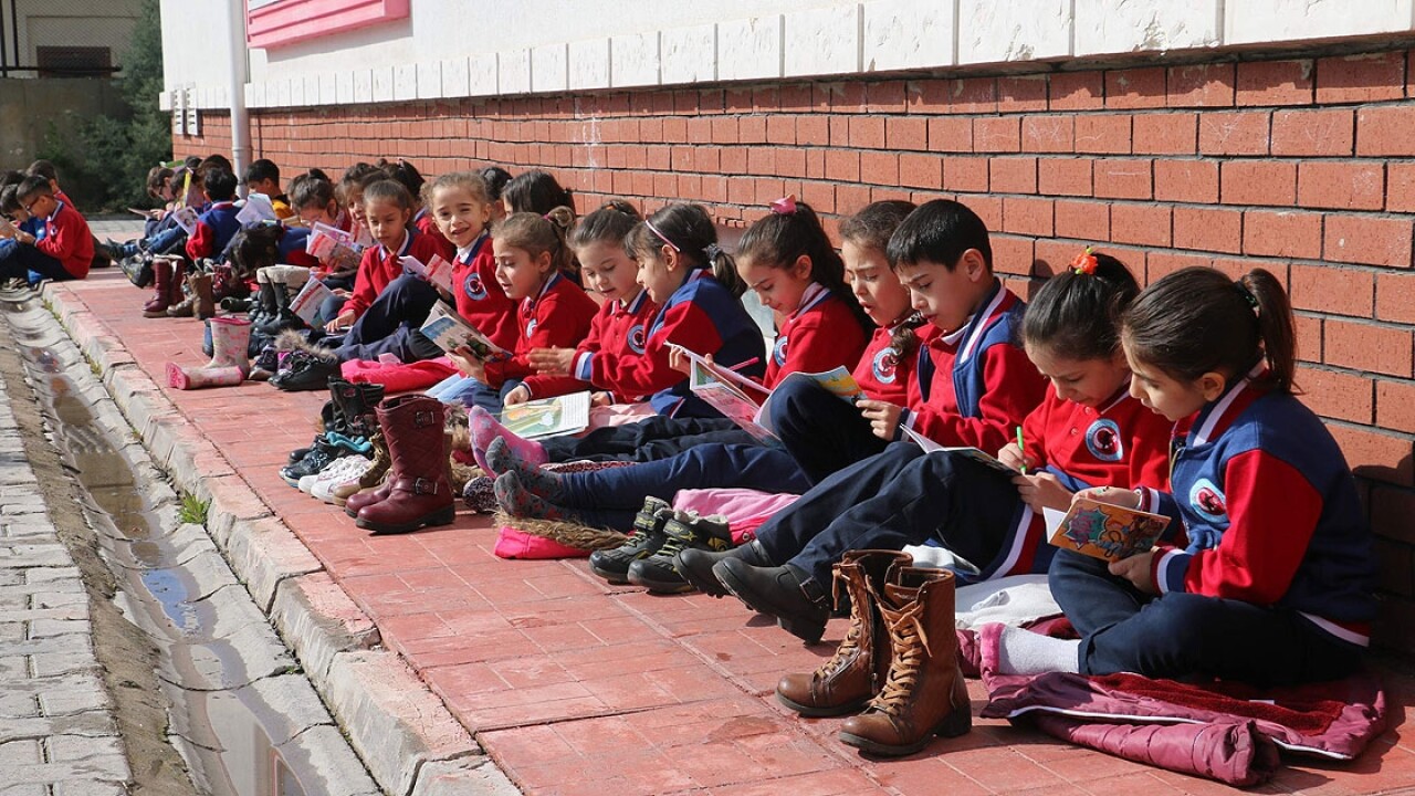 1500 Öğrenci Aynı Anda Kitap Okudu