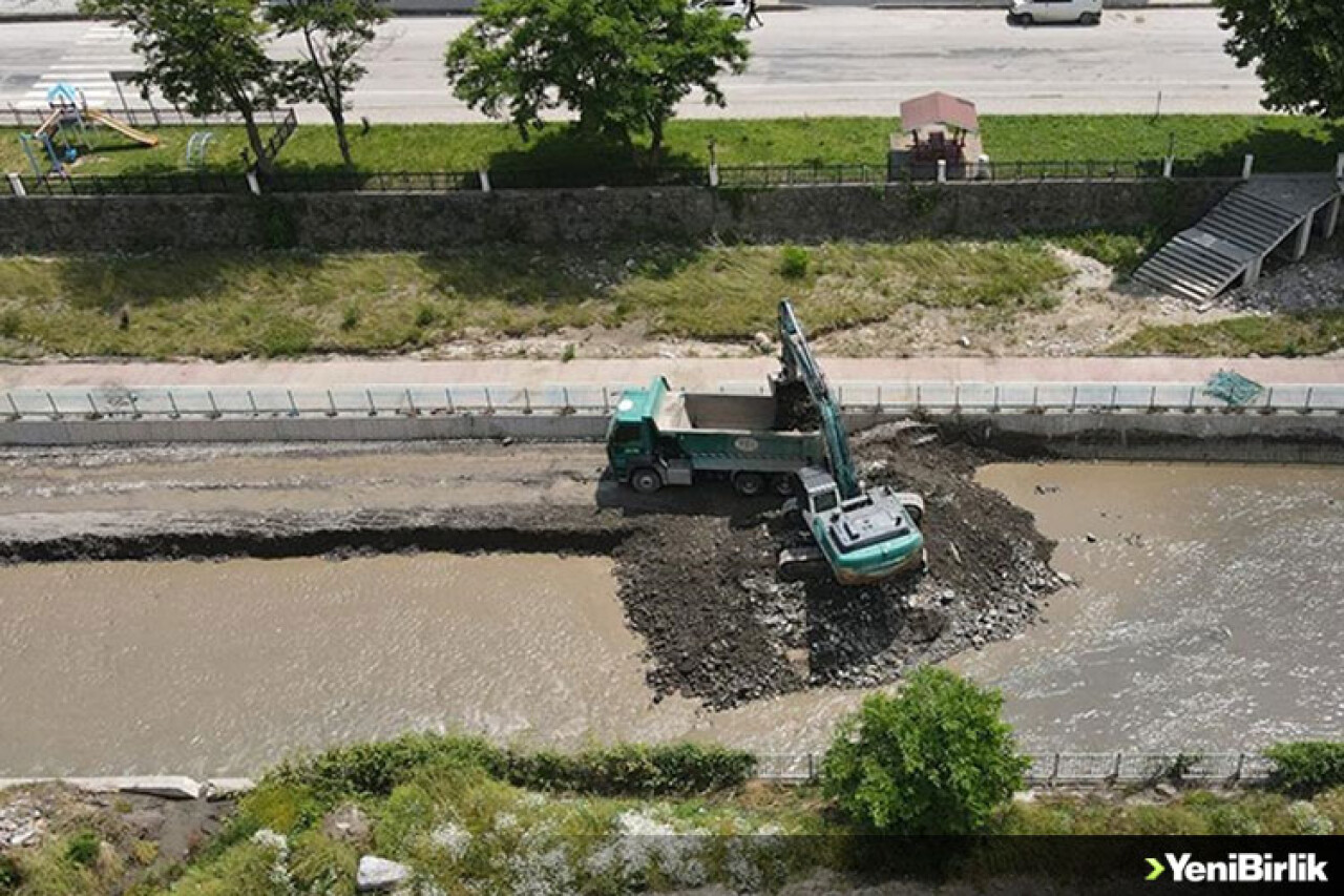 Kastamonu'daki İnebolu Çayı'nda selin izleri siliniyor