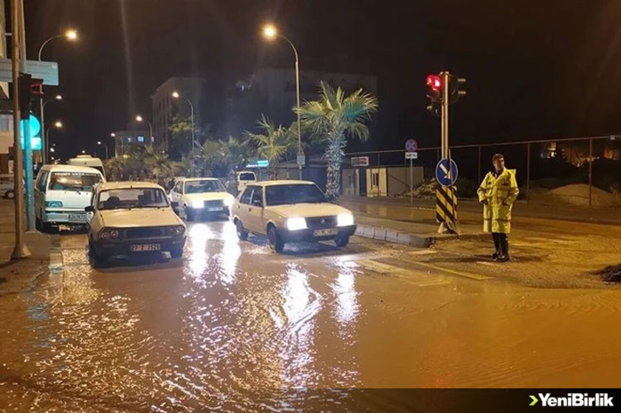 Araban'daki sağanak su baskınlarına neden oldu