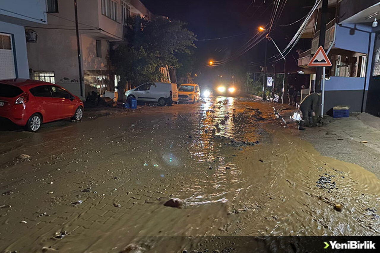 Nazilli'de sağanak yağış hayatı olumsuz etkiledi