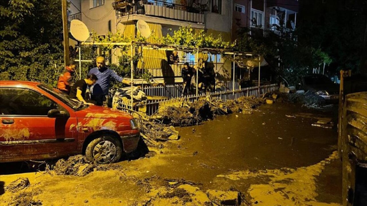 Burdur'da sağanak nedeniyle su basan evdeki engelli kız öldü, annesi hastaneye kaldırıldı