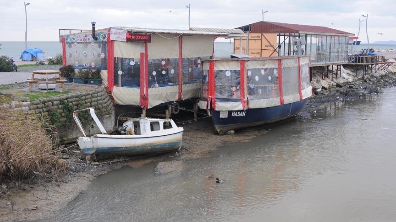 Yalova'da Deniz 10 Metre Çekildi