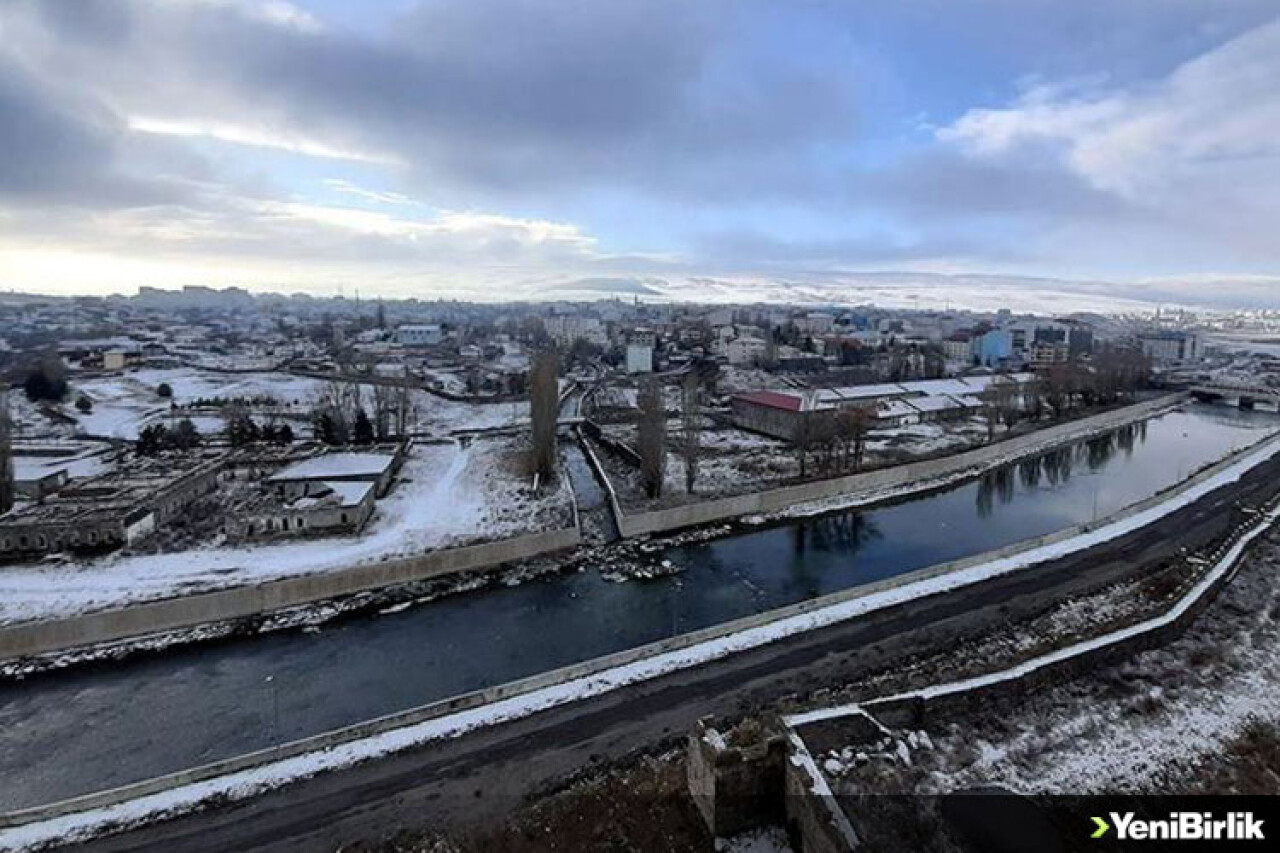 Ardahan'a mevsimin ilk karı yağdı