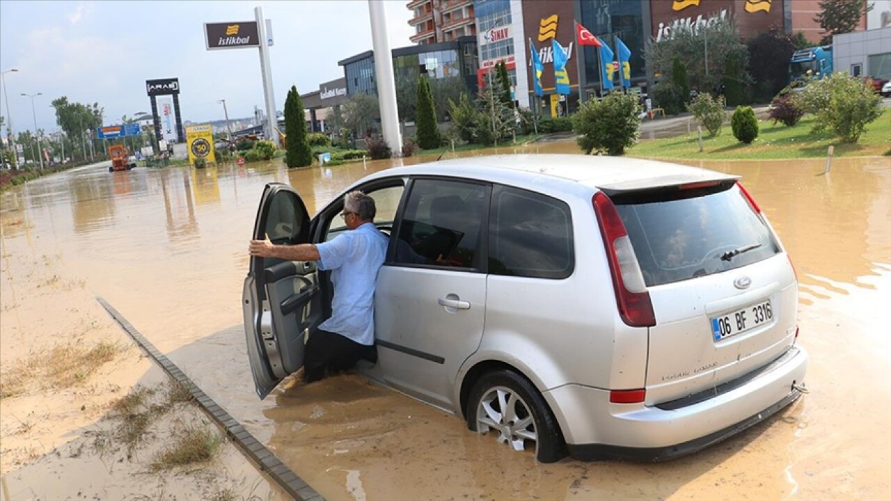 Kastamonu'da sağanak ve dolu hayatı olumsuz etkiledi