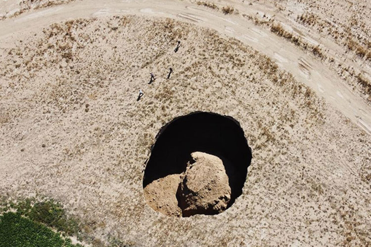 Konya'da 40 metre çapında, 70 metre derinliğinde obruk oluştu