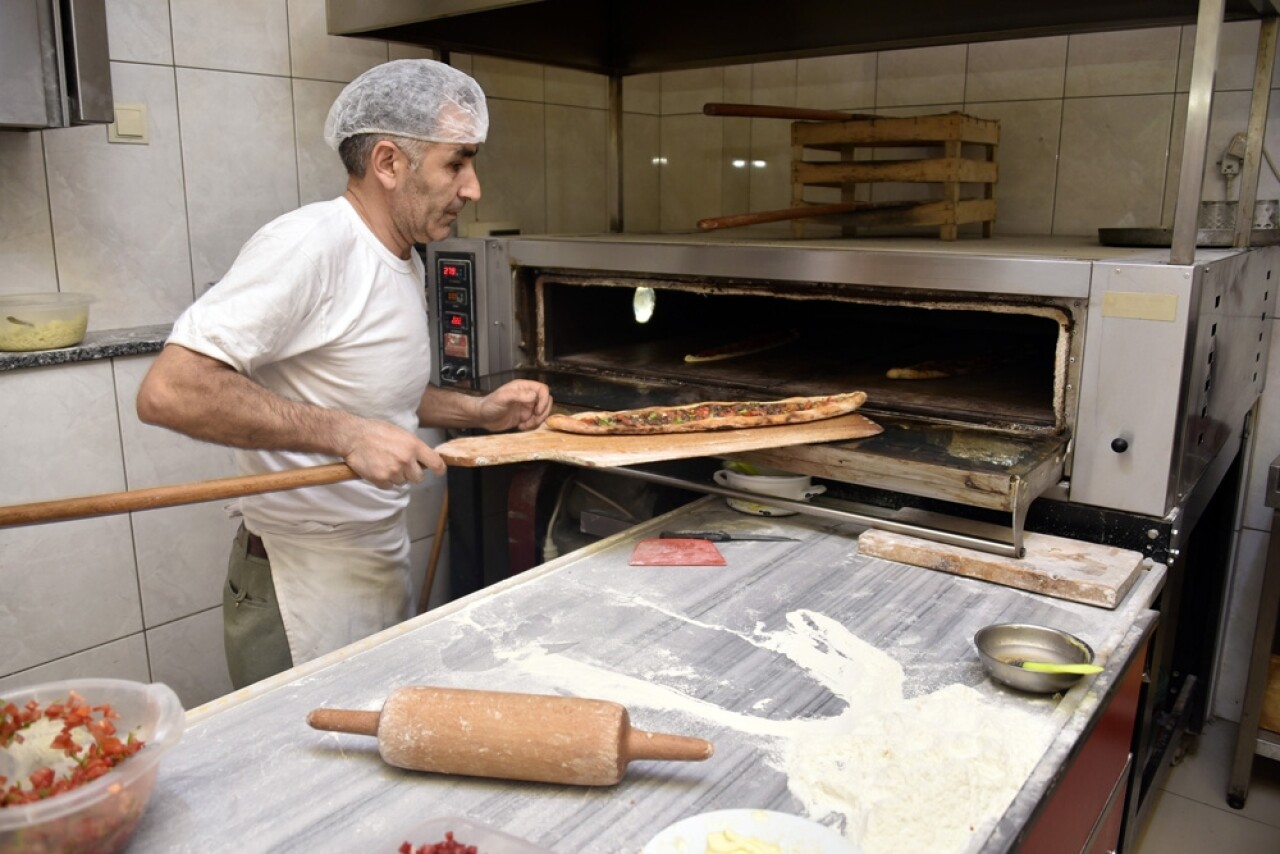 Bu pideyi yemek için kilometrelerce yol geliyorlar