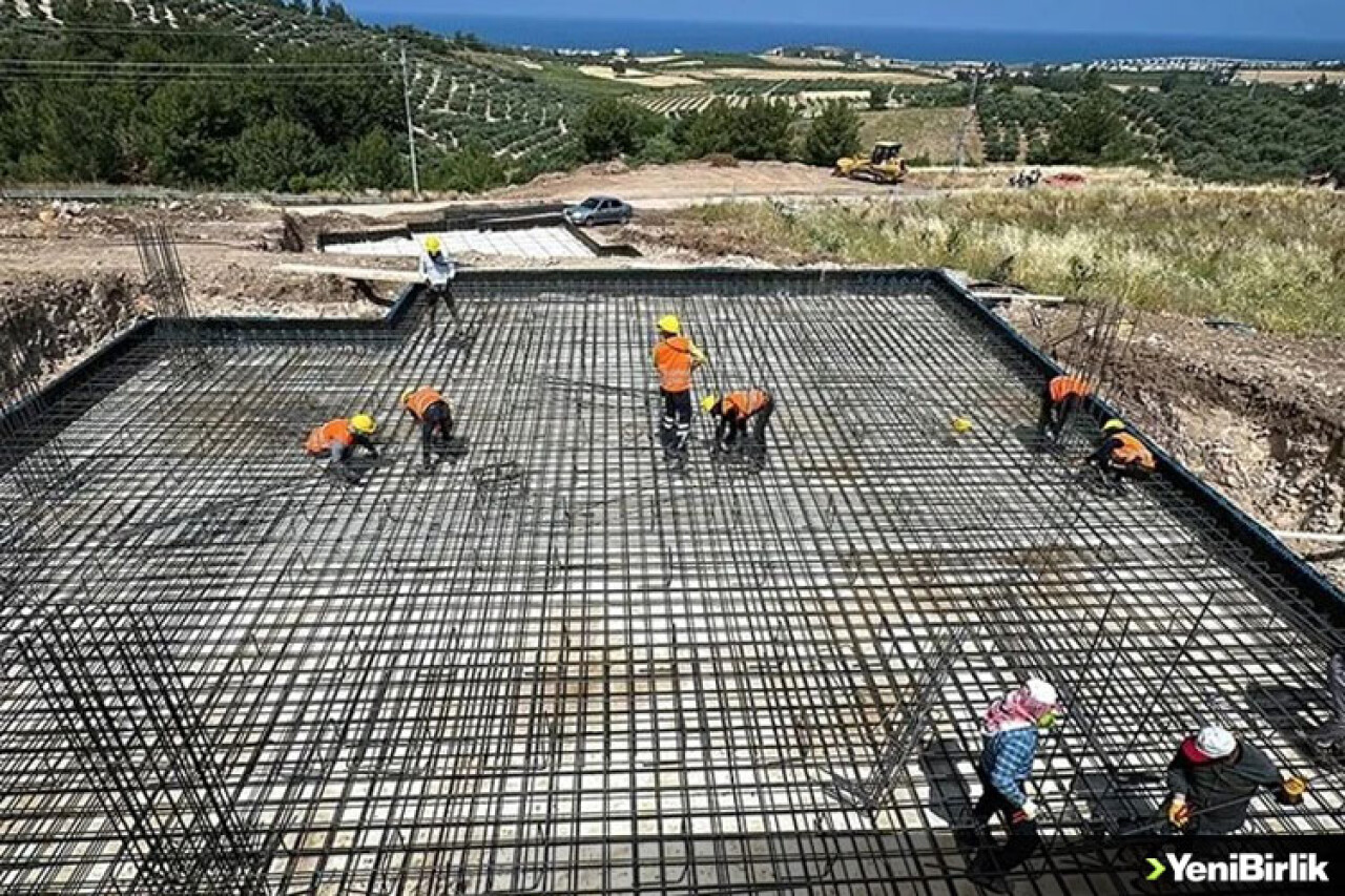 Depremden etkilenen Hatay Arsuz'da kalıcı köy evlerinin inşası sürüyor