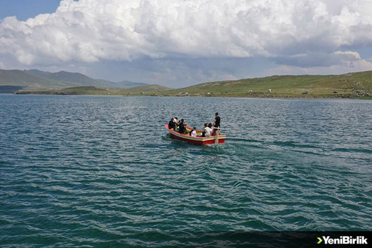 Ağrı'nın 2 bin rakımlı Balık Gölü, doğa tutkunlarını ağırlıyor