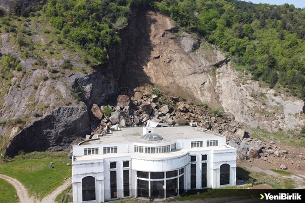 Samsun'da heyelan nedeniyle iki katlı bina zarar gördü