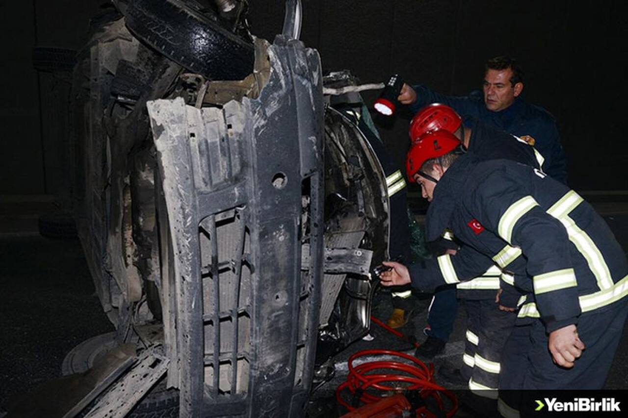 Manisa'da kamyonet ile minibüs çarpıştı