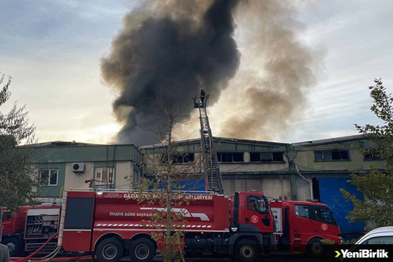 Gaziantep'te geri dönüşüm fabrikasında çıkan yangın söndürüldü