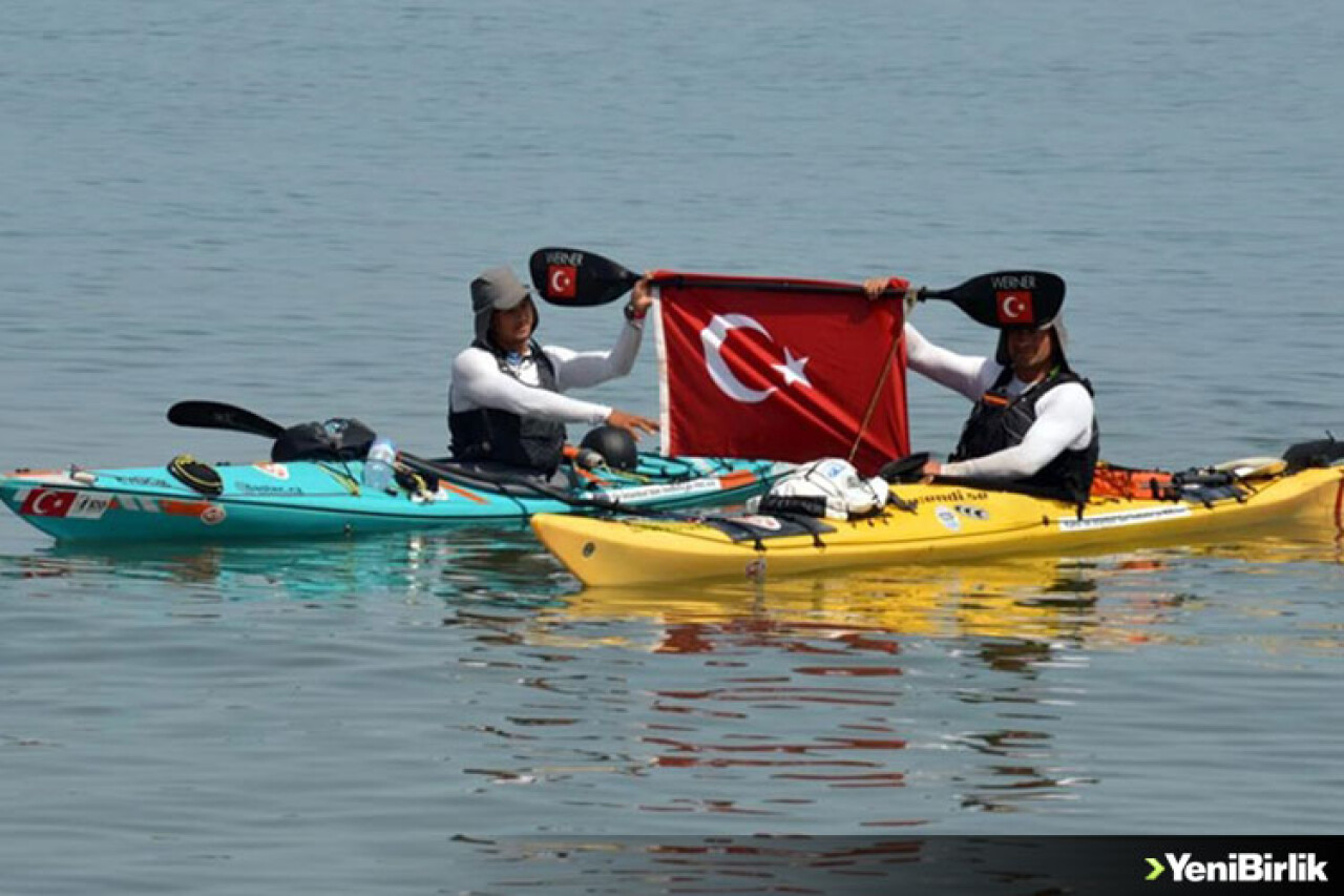 'Milli Mücadele Yolu'nu kanoyla geçen sporcular Sakarya'da mola verdi