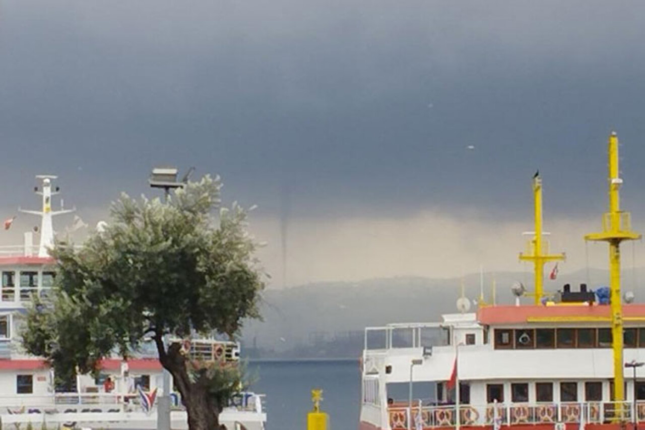 İzmit Körfezi'nde çıkan hortum görüntülendi