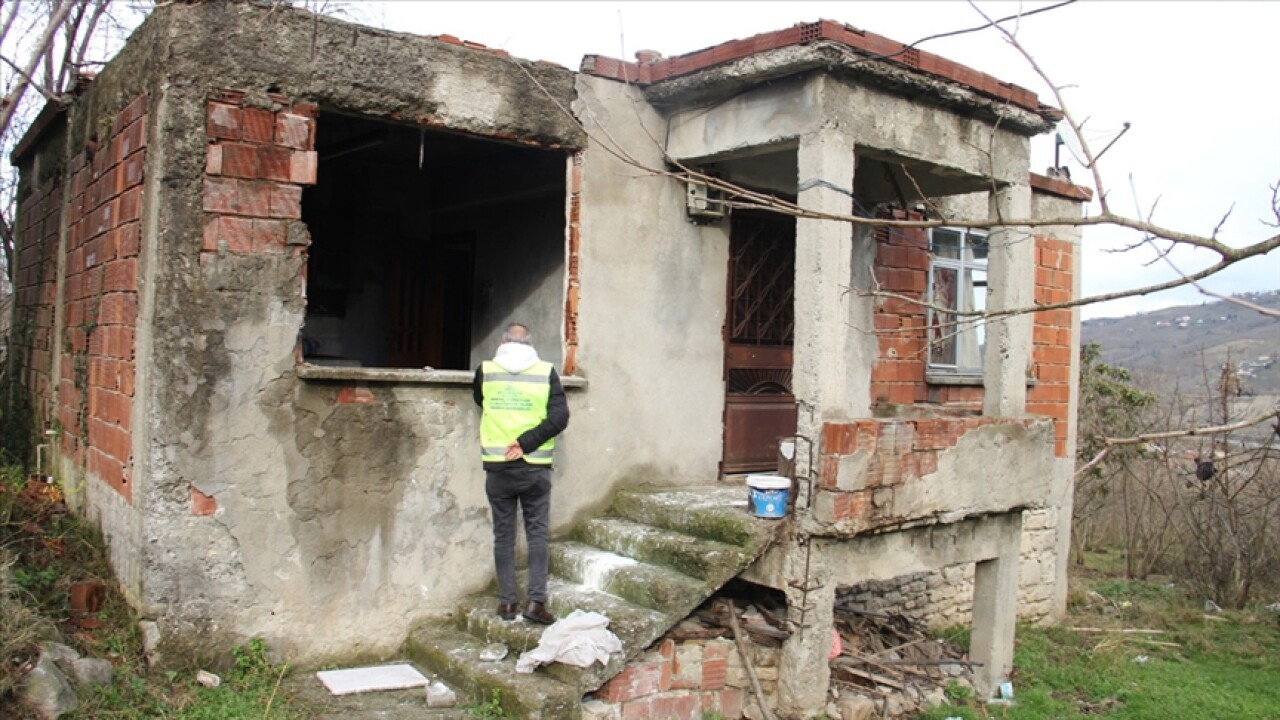 Ordu'da 70 yaşındaki kimsesiz vatandaş harabe evden alınıp huzurevine yerleştirildi