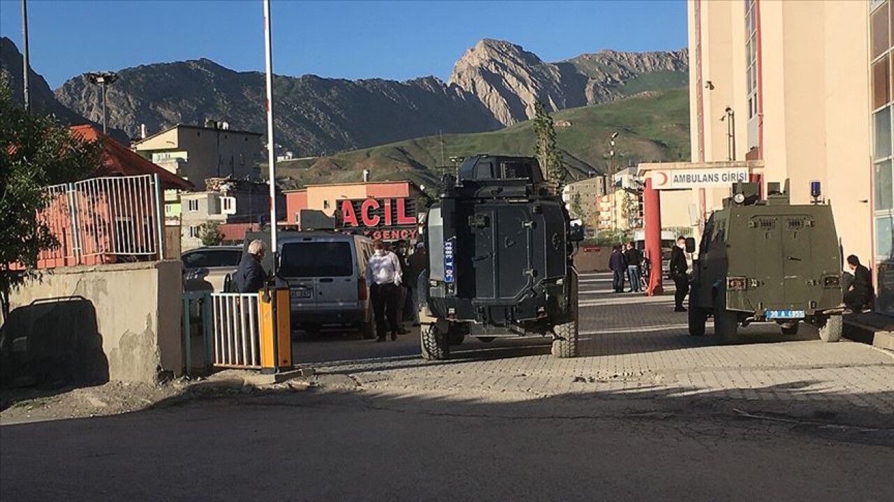 PKK'lı teröristler Hakkari'de işçilere saldırdı: 1 şehit, 2 yaralı