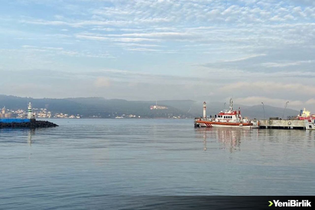 Çanakkale Boğazı'nda yoğun sis nedeniyle gemi trafiği durduruldu