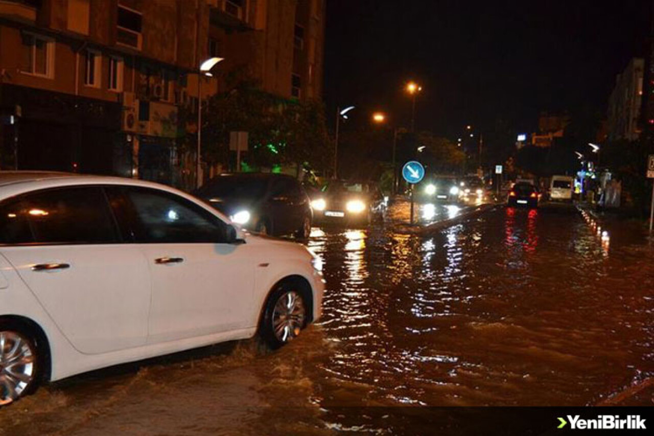 Manisa'da sağanak ve dolu etkili oldu