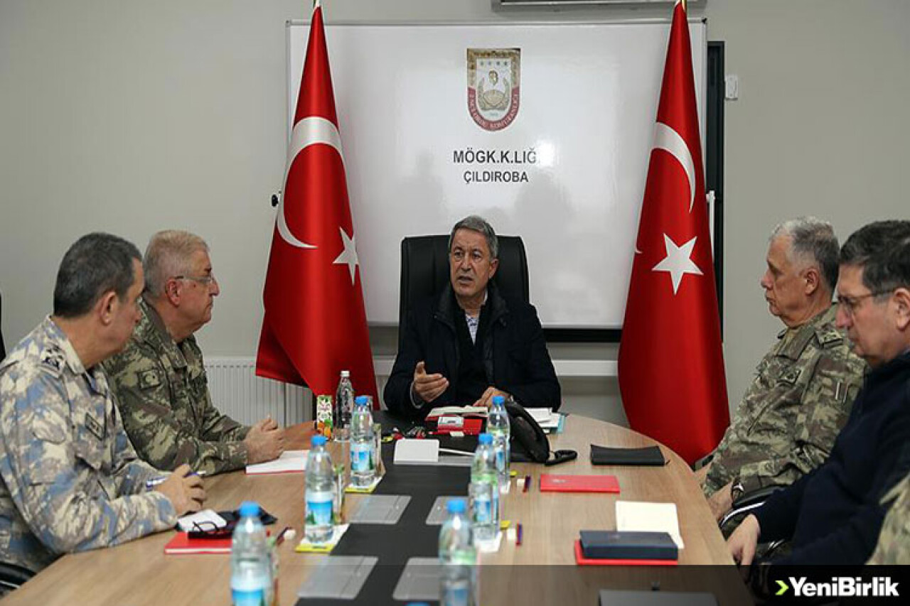 Hulusi Akar Ve Komutanlar Suriye Sınırında