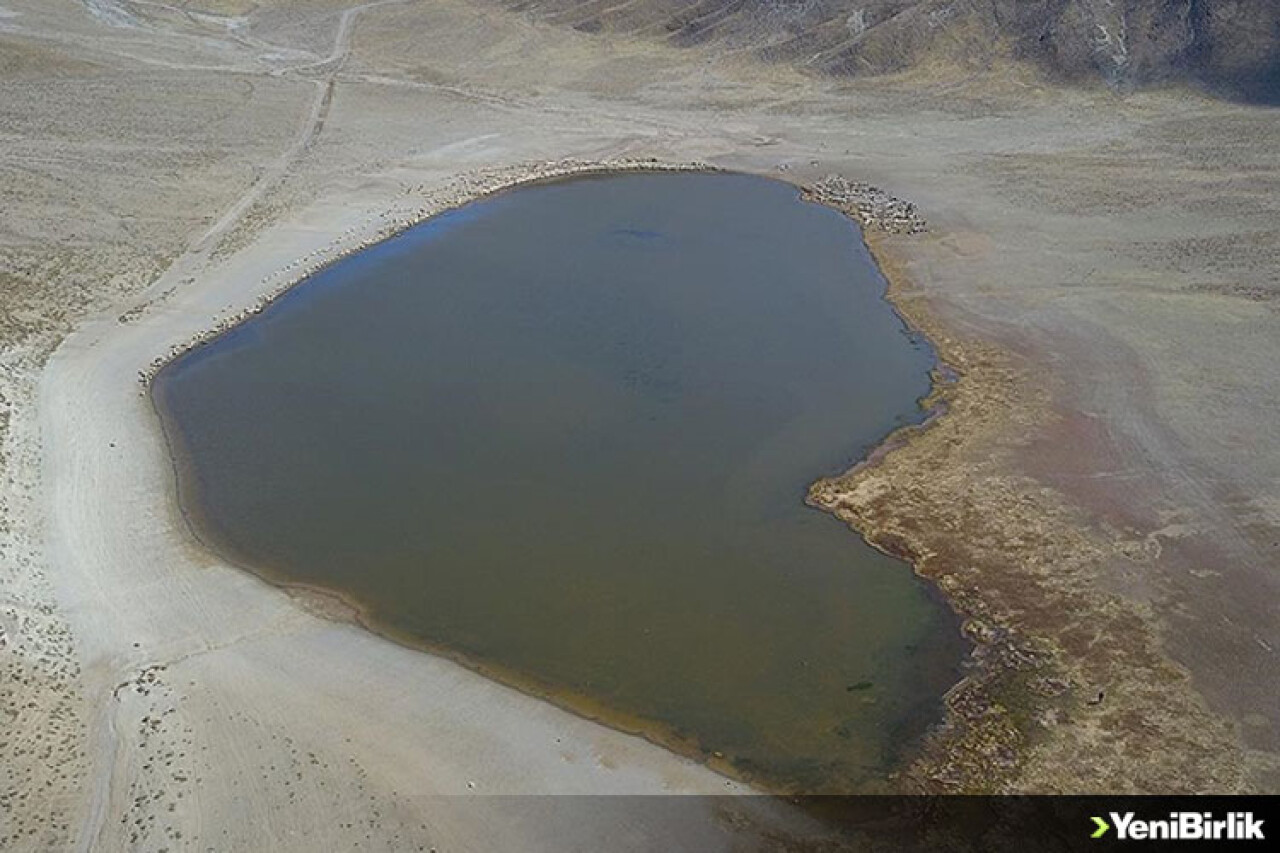 Nemrut Dağı'ndaki yaylalarda konaklayan göçerler dönüş için hazırlıklara başladı