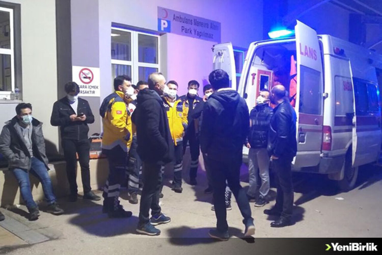 Balıkesir'de ambulans, kamyon ve otomobilin karıştığı kazada 4 kişi öldü, iki kişi yaralandı