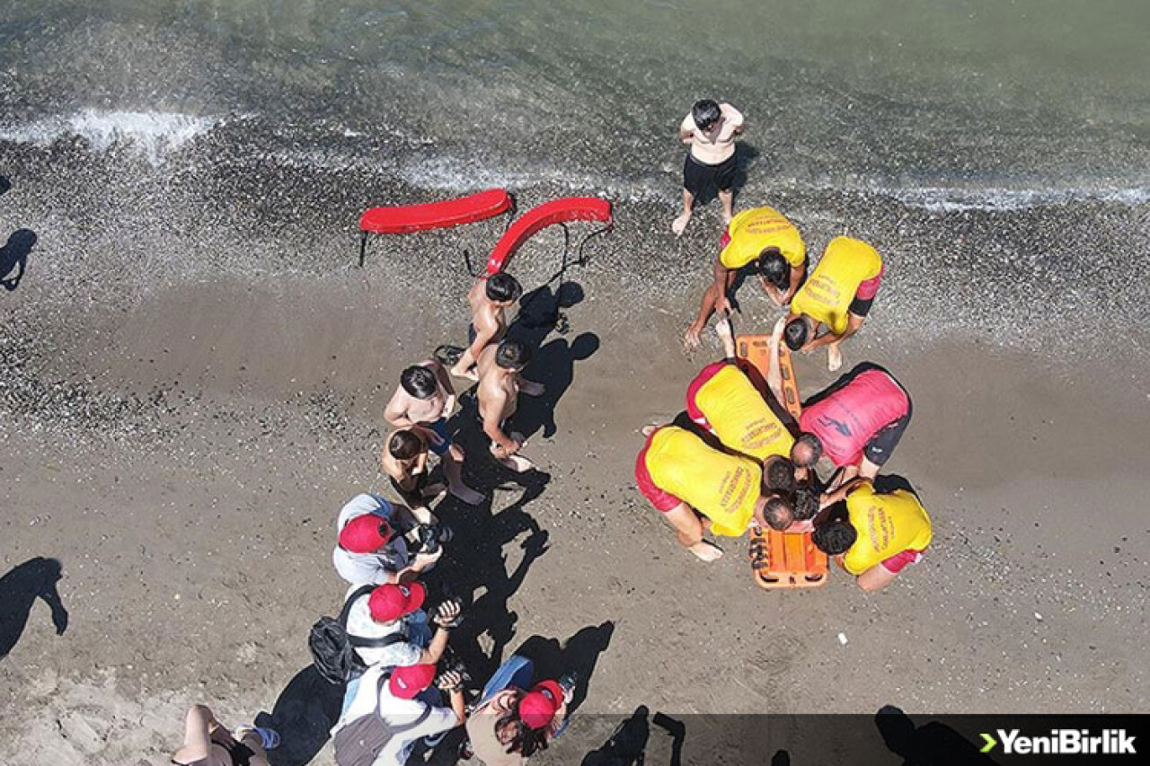 Samsun'da boğulma vakalarının önüne geçmek için cankurtaranlar tatbikat yaptı