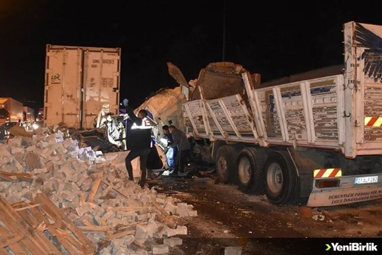 Adana'da trafik kazasında 7 kişi öldü, 7 kişi yaralandı