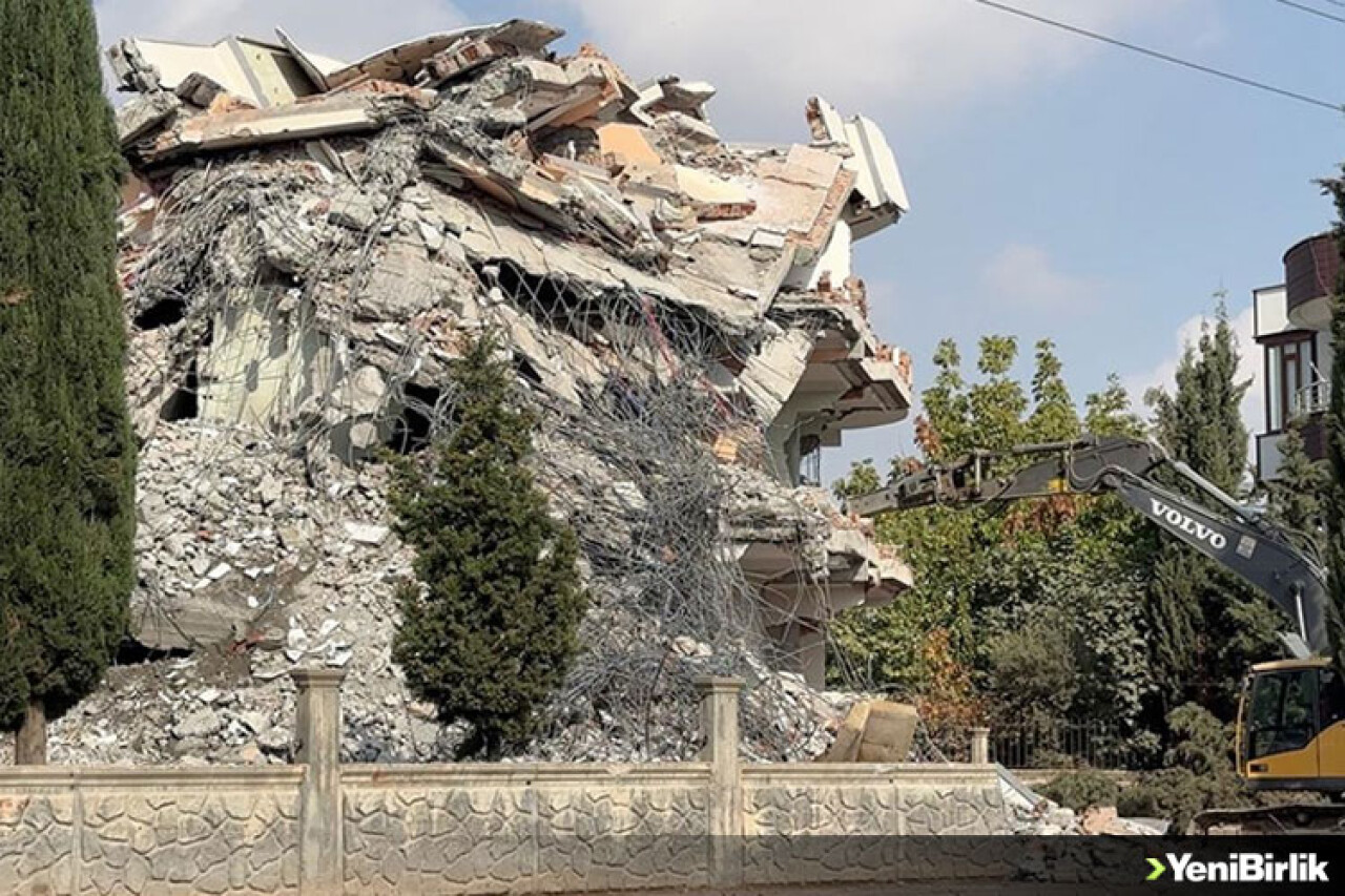 Adıyaman'da ağır hasarlı binaların yıkımında sona yaklaşıldı