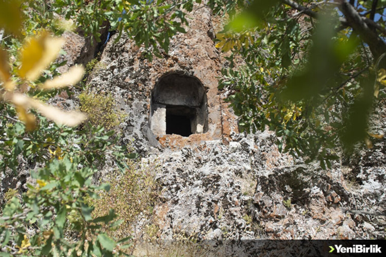 Tunceli'deki Kale Köyü Kalesi Urartu tarihine ışık tutuyor