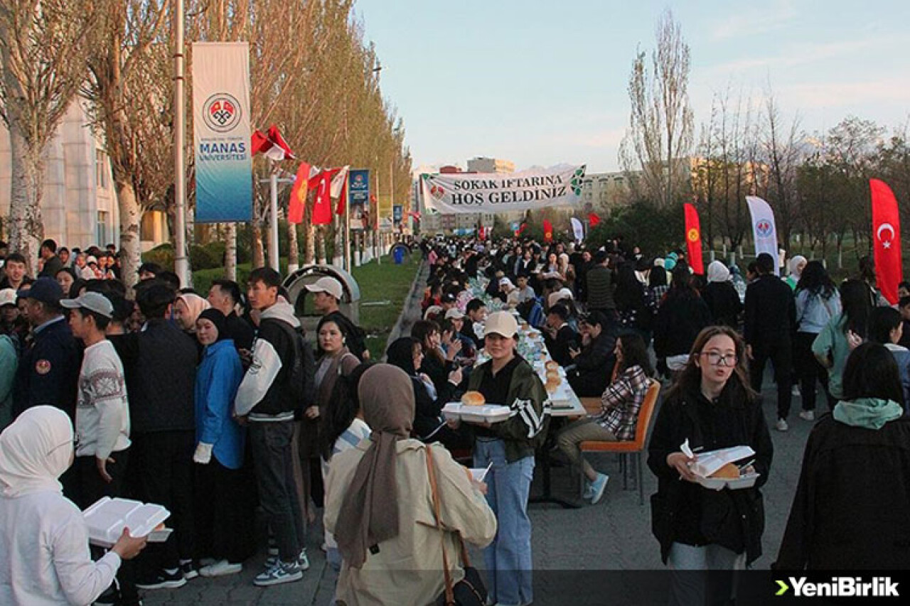 Kırgızistan'da yaklaşık 3 bin kişinin katılımıyla sokak iftarı düzenledi