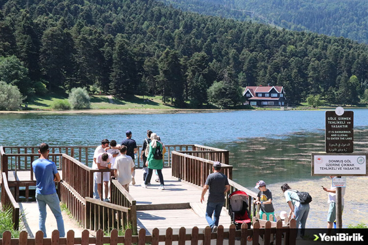 Bolu'da sıcaktan bunalanların tercihi Gölcük Tabiat Parkı oldu