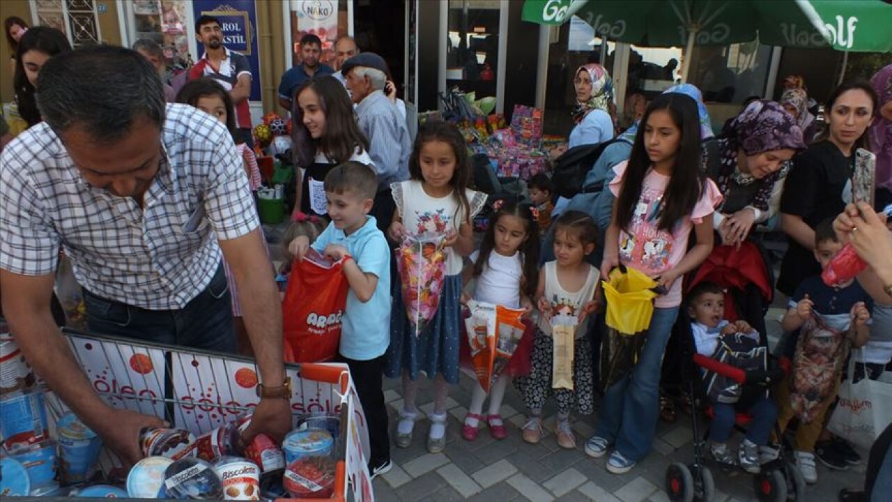 Çocukların yüzünü güldüren gelenek 2 asırdır yaşatılıyor