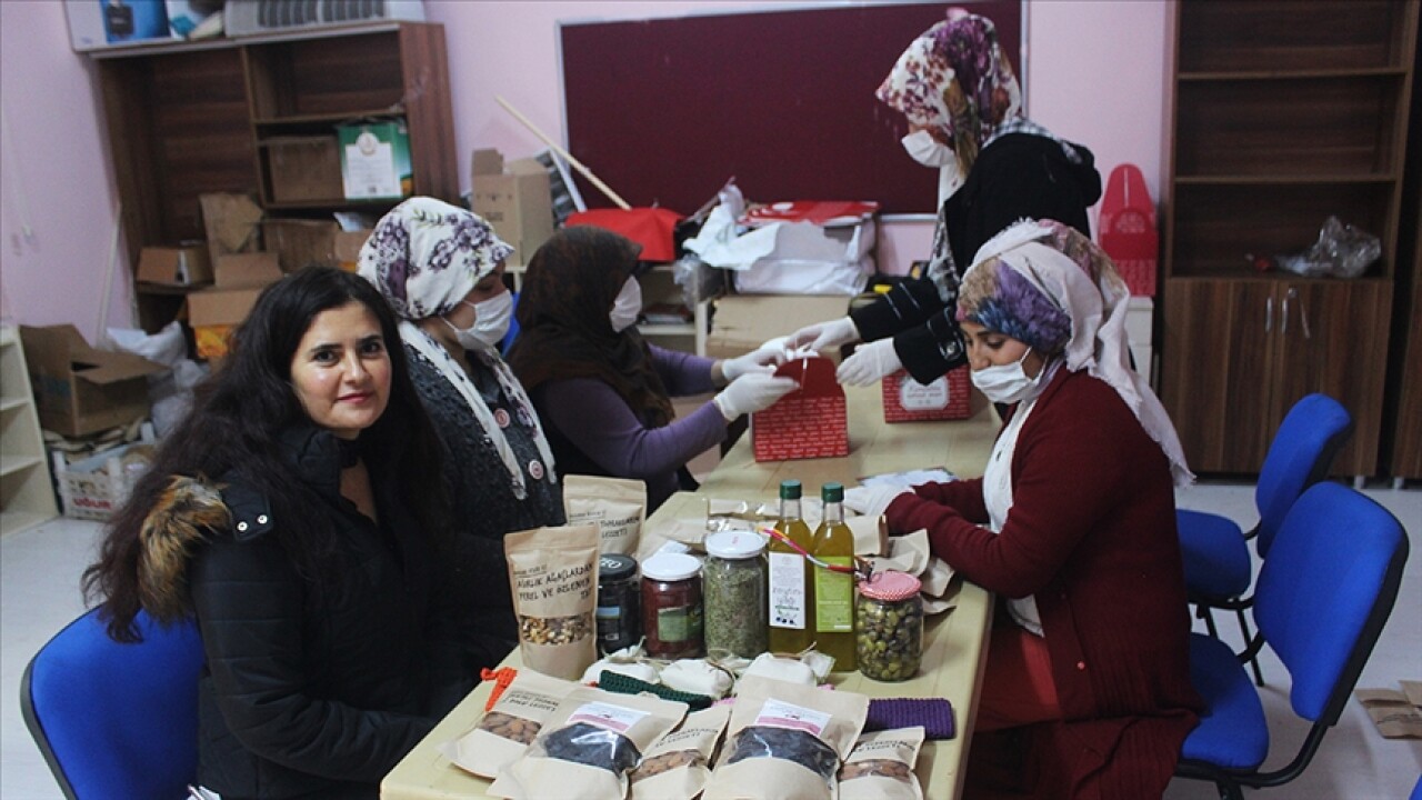 Köylü kadınlar kendi markalarıyla ürünlerini pazarlıyor