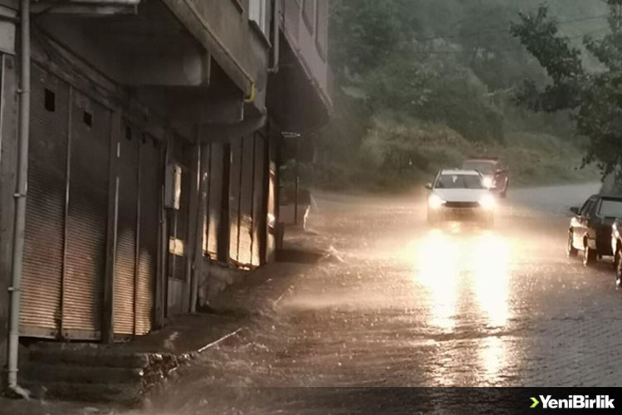 Trabzon'da şiddetli yağış etkili oldu