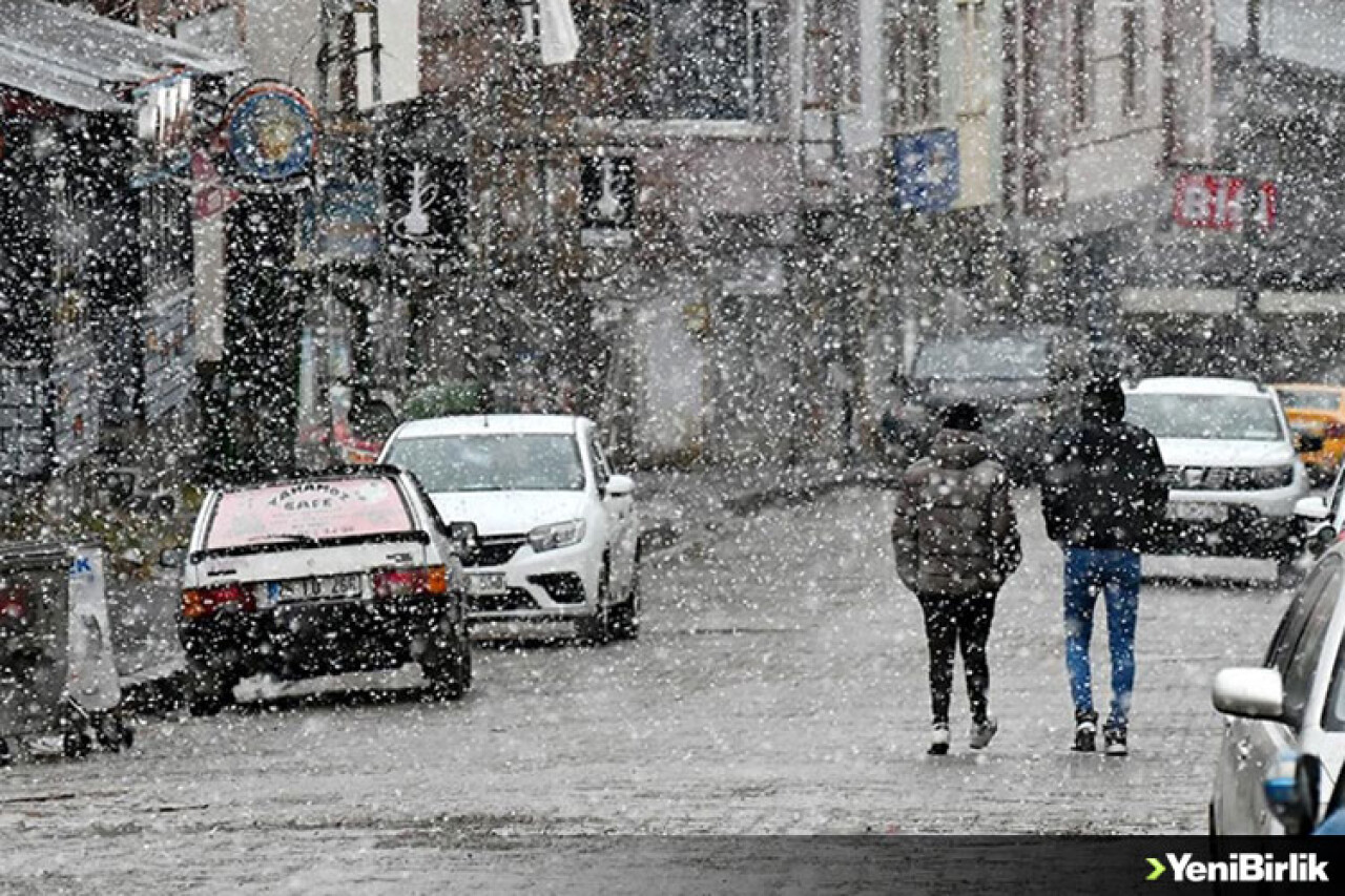 Kars'ta dolu, Sarıkamış'ta kar etkili oldu