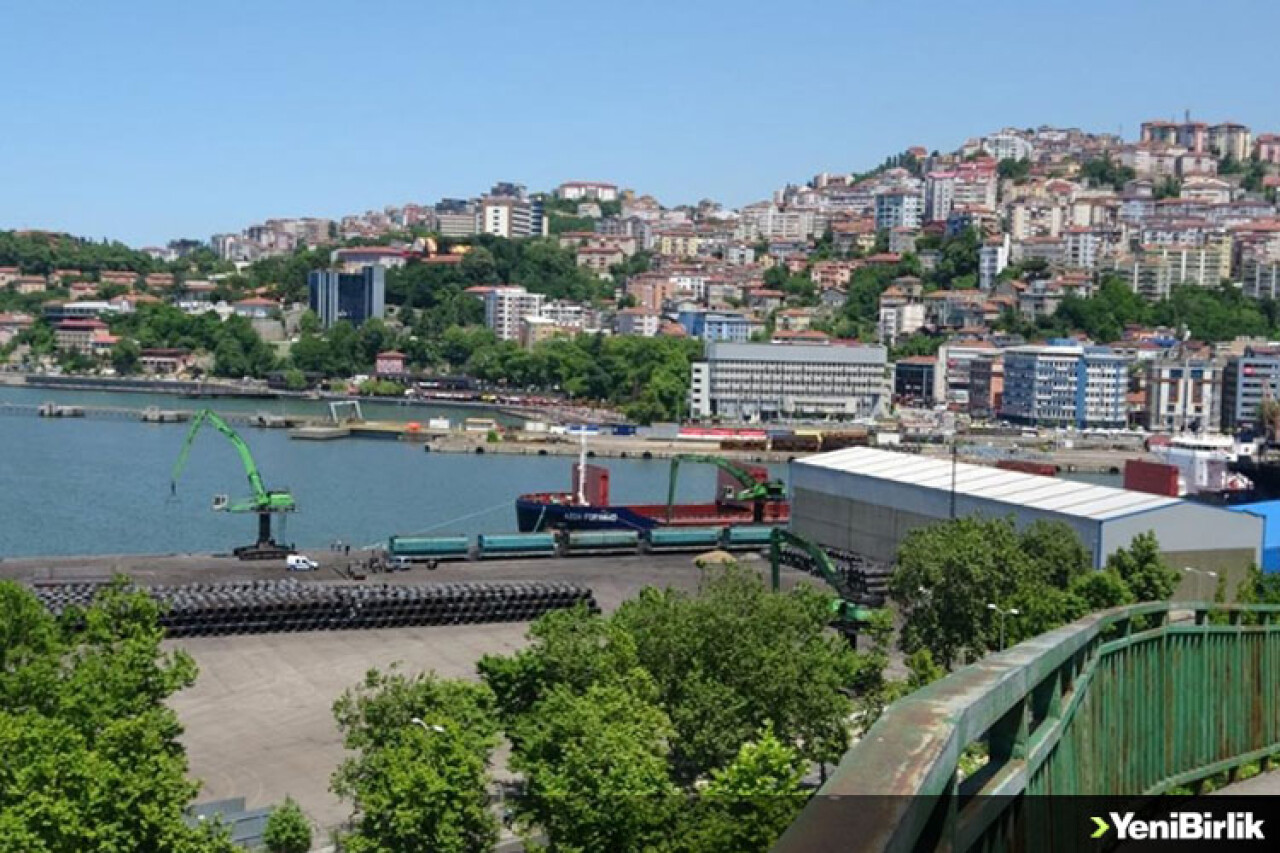 Zonguldak'ta kuru yük gemisinin altında mayın olduğu iddiası ekipleri harekete geçirdi