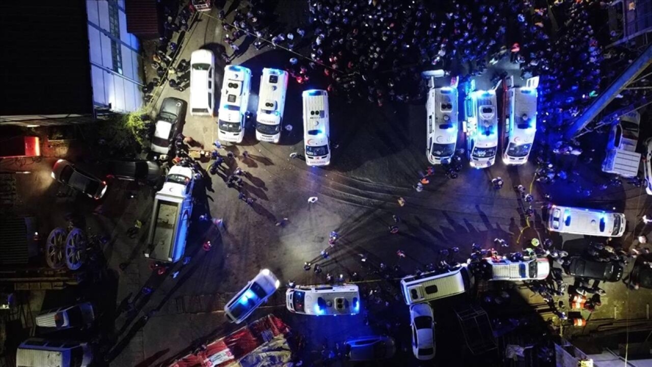 Maden ocağında meydana gelen patlamada yaralanan işçiler ambulans uçakla İstanbul'a getirildi