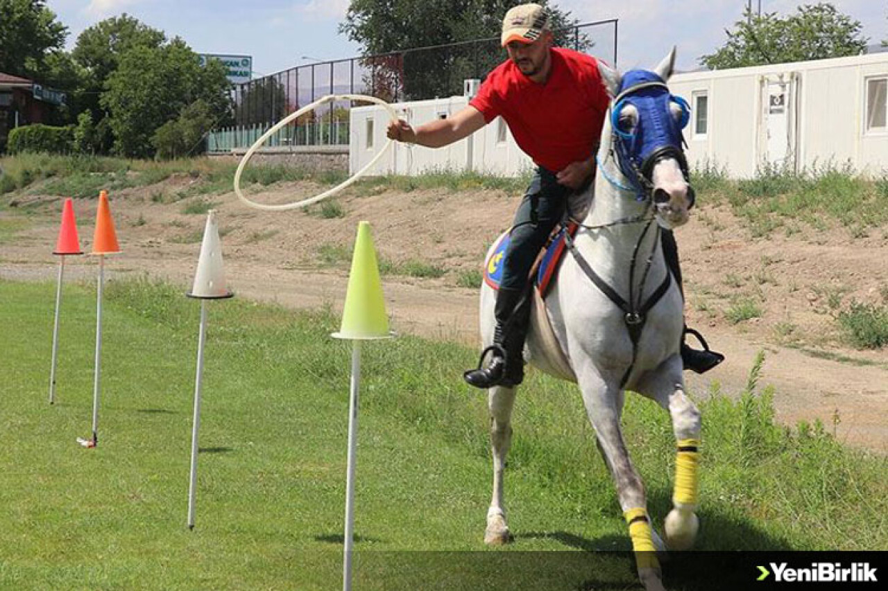 Erzincan'da 'kurban yakalama timleri' zorlu eğitimden geçiyor