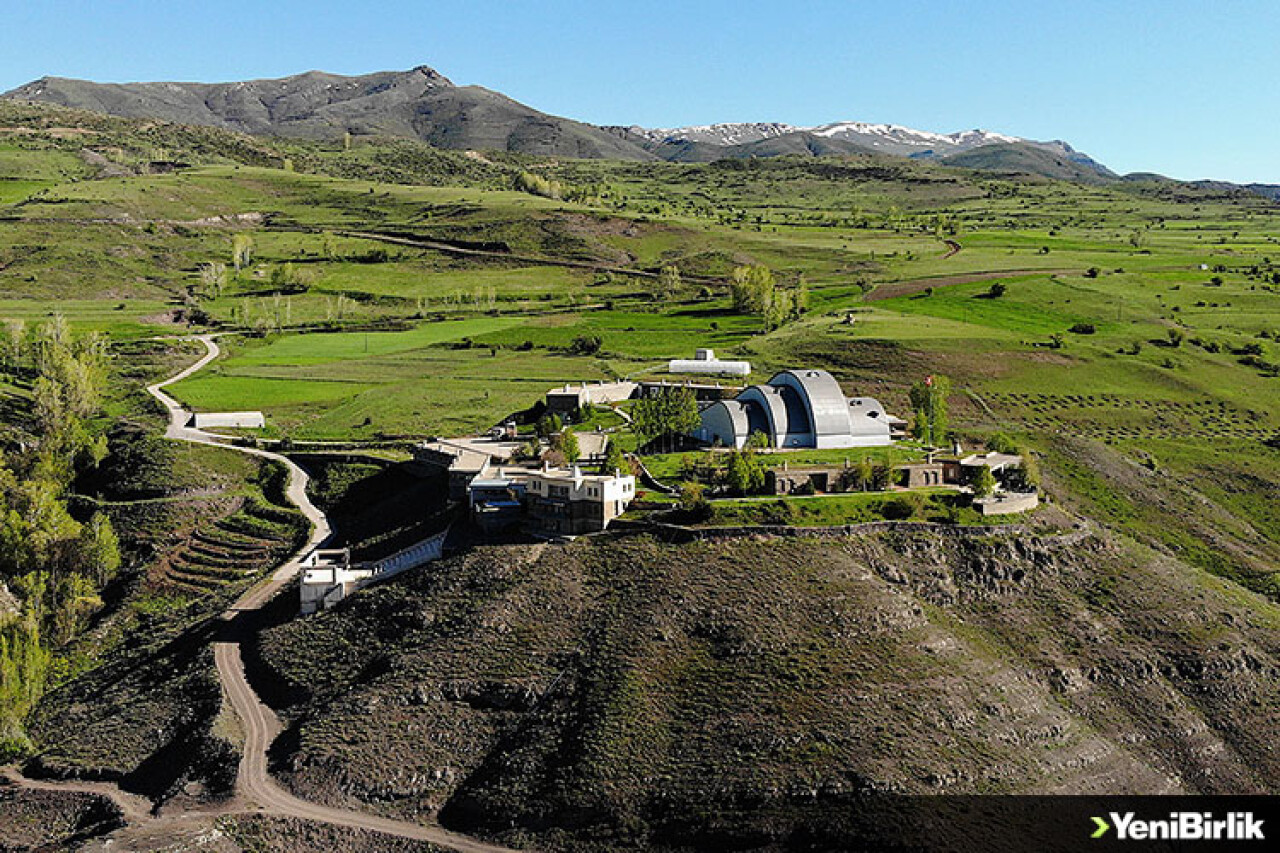 Bayburt'taki Baksı Müzesi eserlerinin yanı sıra doğal güzellikleriyle de öne çıkıyor