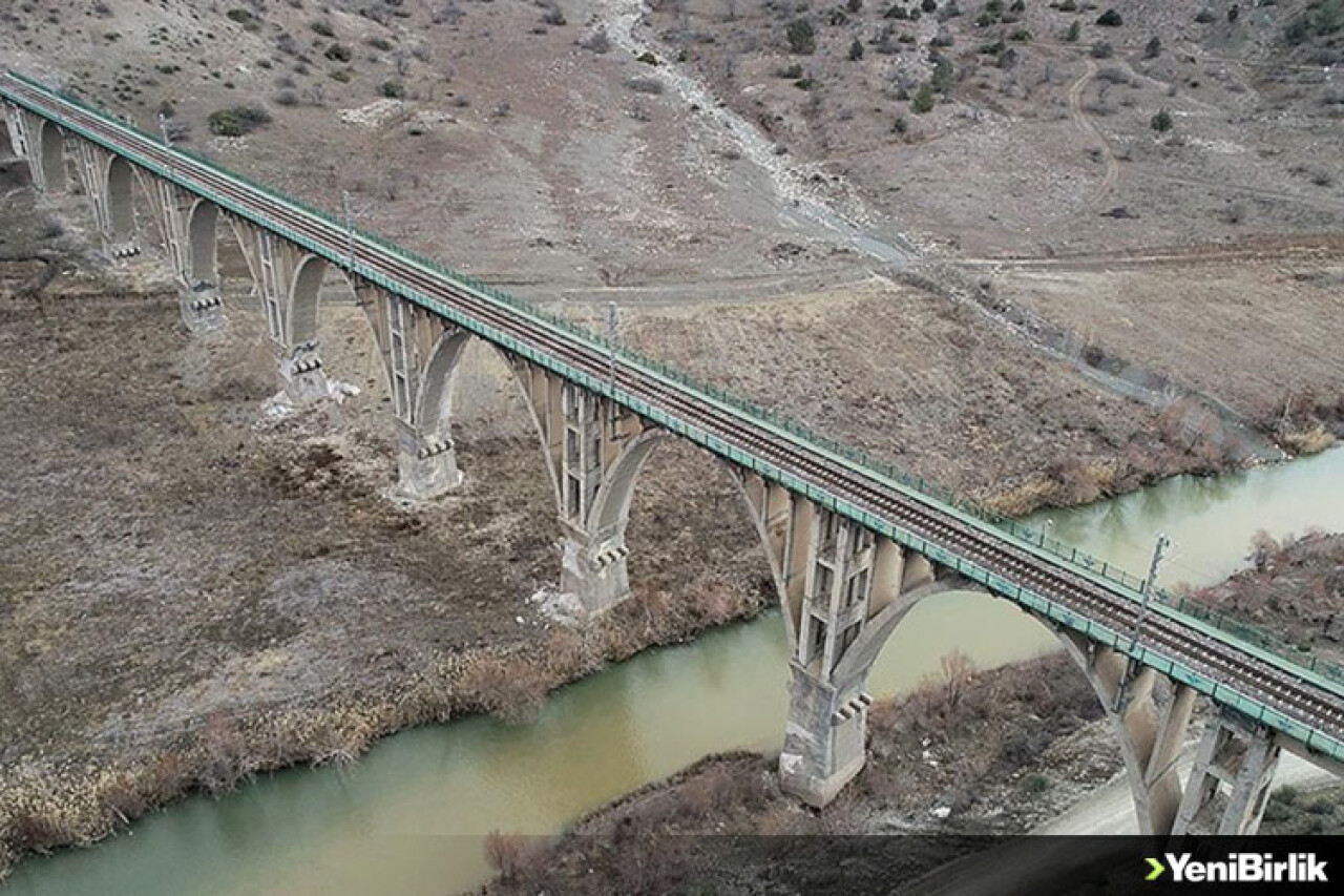 Adıyaman'daki 94 yıllık Alman Köprüsü ayakta kaldı