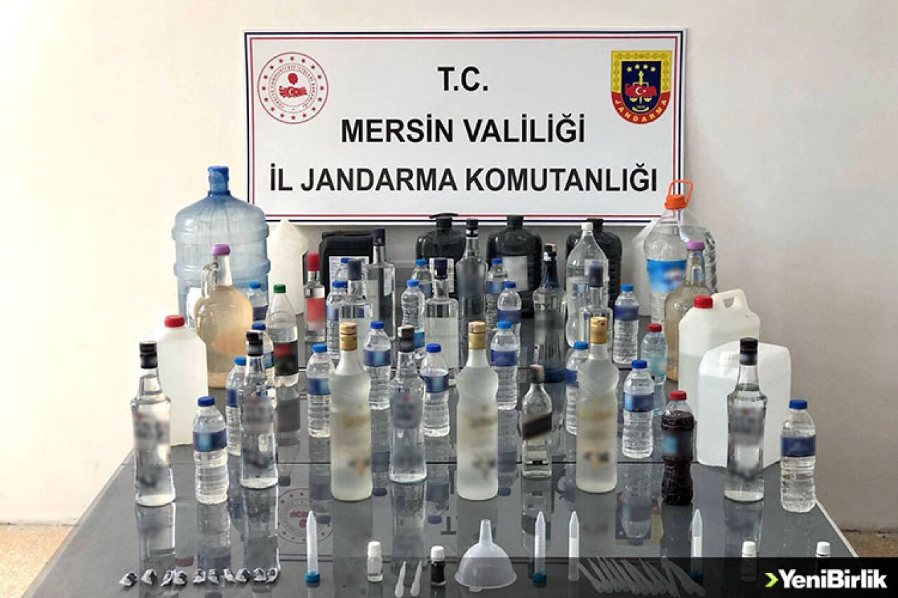 Mersin'de bir kişi evindeki 100 litre sahte içki ile yakalandı